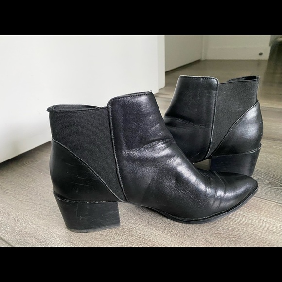 Chinese Laundry Finn Booties - Picture 5 of 11